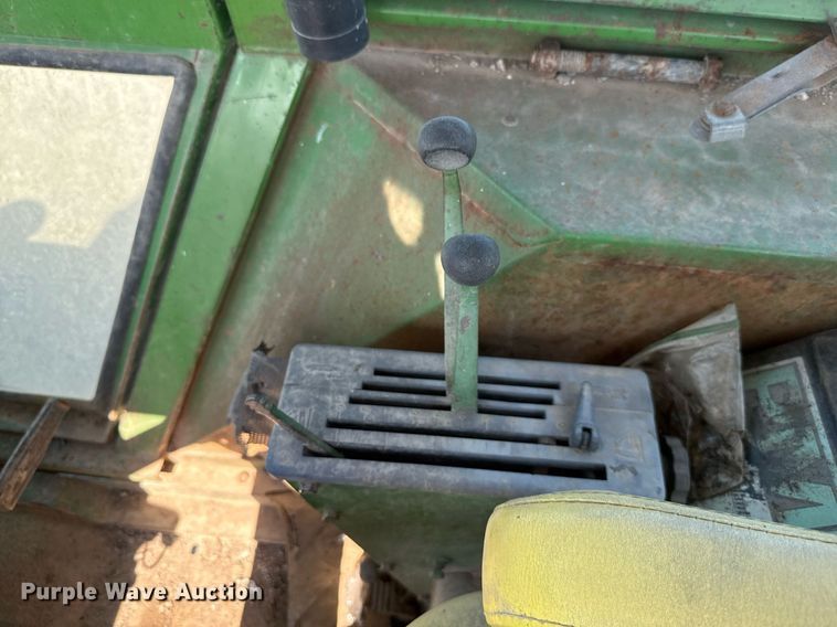 image for item HI9316 1970 John Deere 4520 tractor