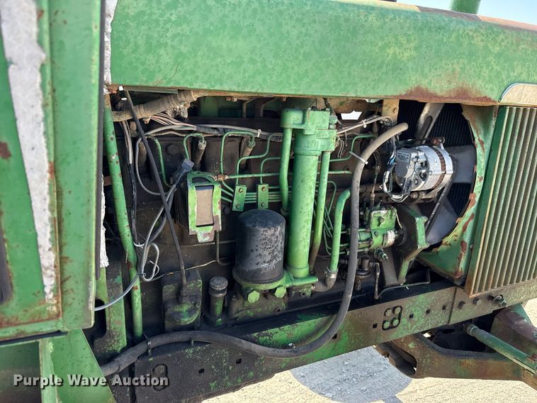 image for item HI9316 1970 John Deere 4520 tractor