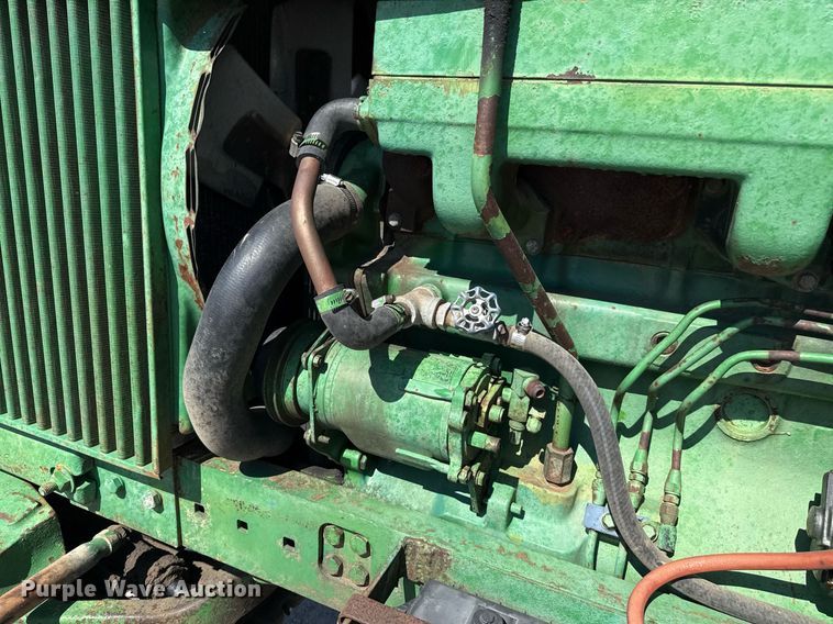 image for item HI9316 1970 John Deere 4520 tractor