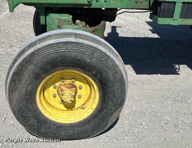 image for item HI9316 1970 John Deere 4520 tractor