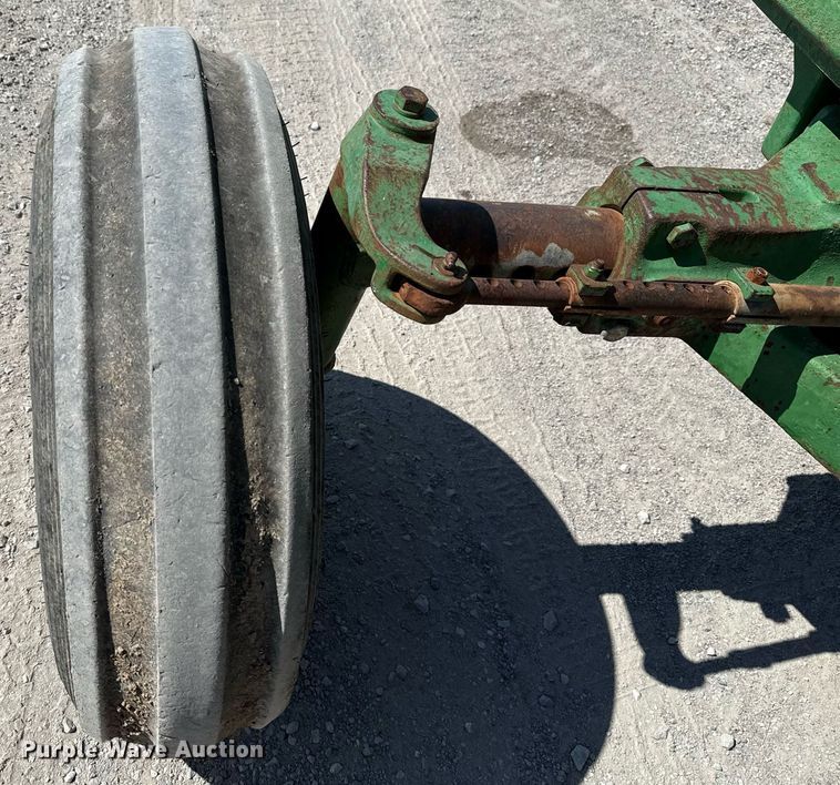 image for item HI9316 1970 John Deere 4520 tractor