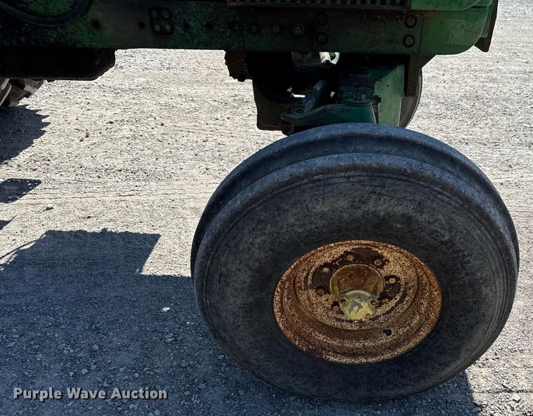 image for item HI9316 1970 John Deere 4520 tractor