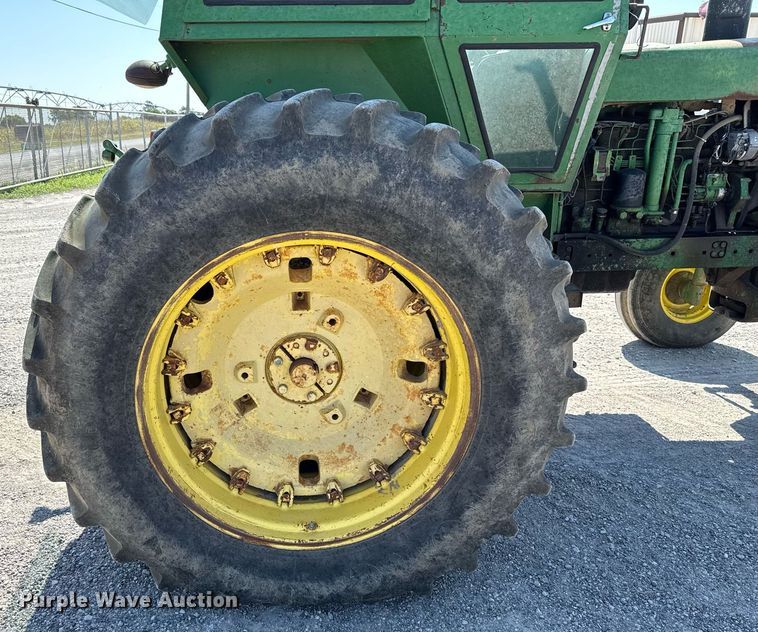 image for item HI9316 1970 John Deere 4520 tractor