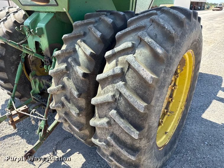 image for item HI9316 1970 John Deere 4520 tractor