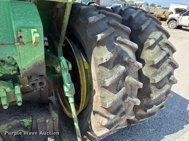 image for item HI9316 1970 John Deere 4520 tractor