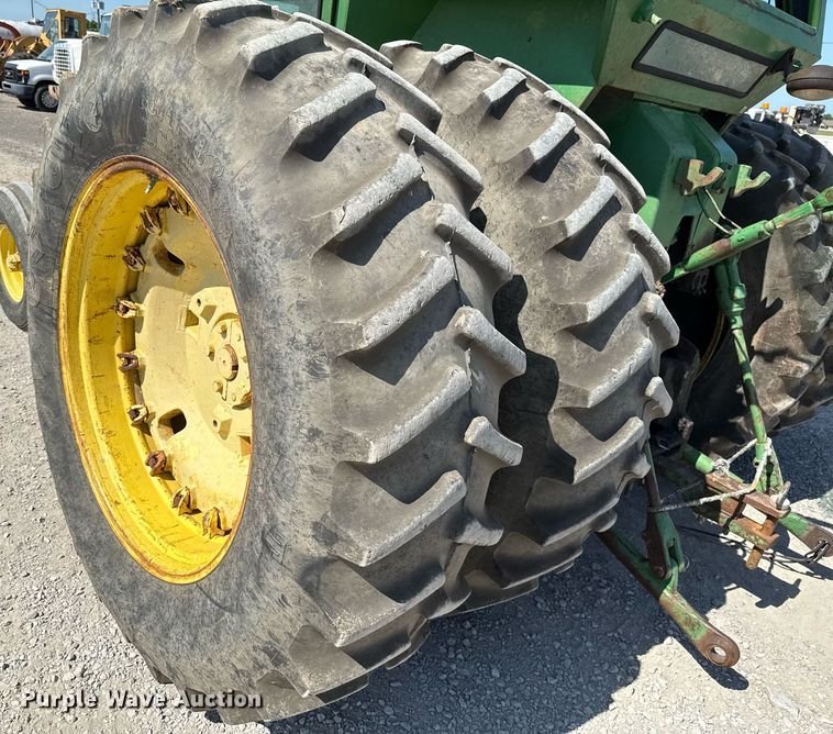 image for item HI9316 1970 John Deere 4520 tractor
