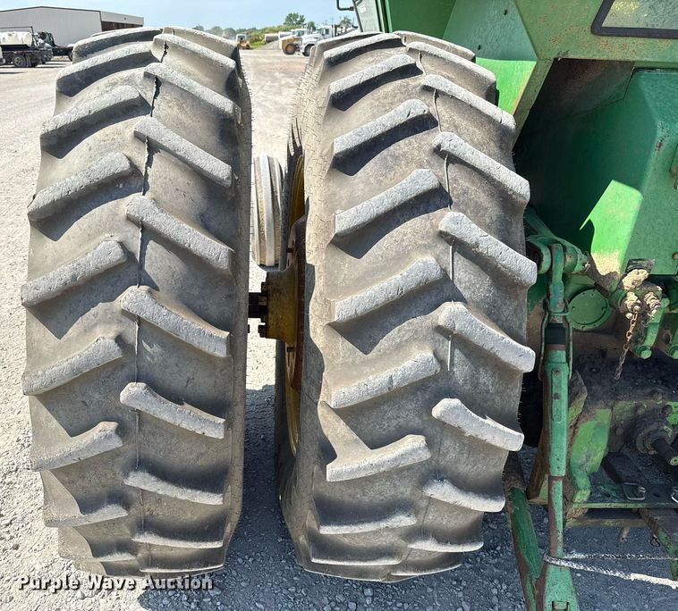 image for item HI9316 1970 John Deere 4520 tractor