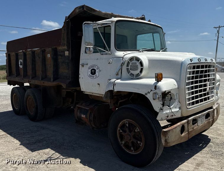 image for item HI9317 1980 Ford 8000 dump truck