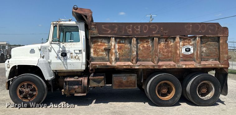 image for item HI9317 1980 Ford 8000 dump truck