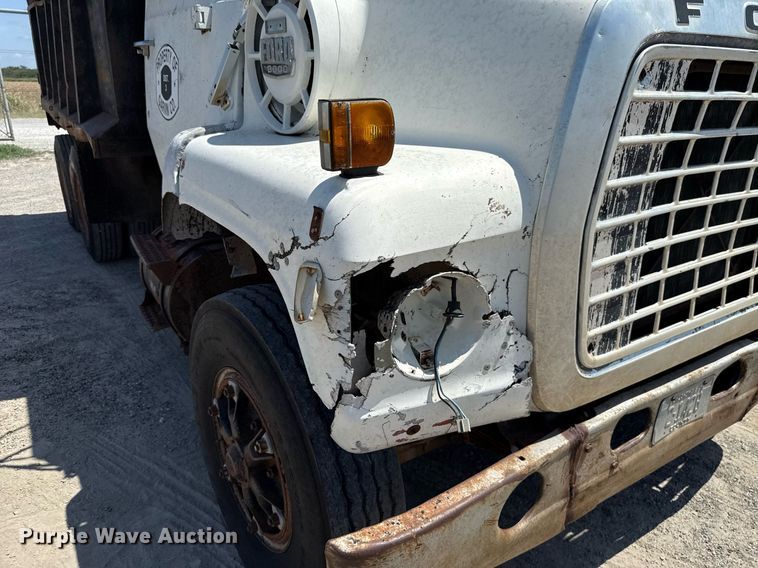 image for item HI9317 1980 Ford 8000 dump truck