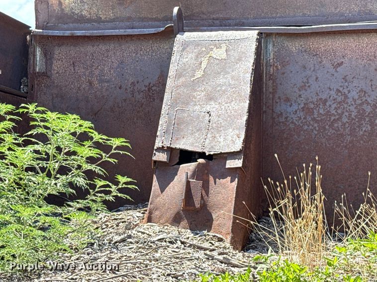 image for item HI9317 1980 Ford 8000 dump truck