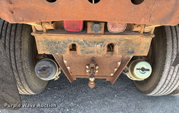 image for item HI9317 1980 Ford 8000 dump truck