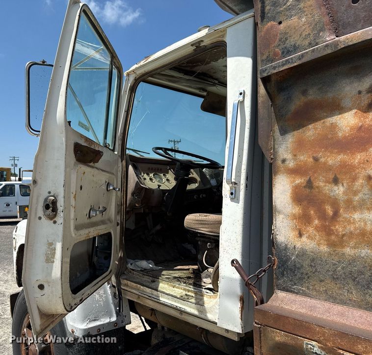 image for item HI9317 1980 Ford 8000 dump truck