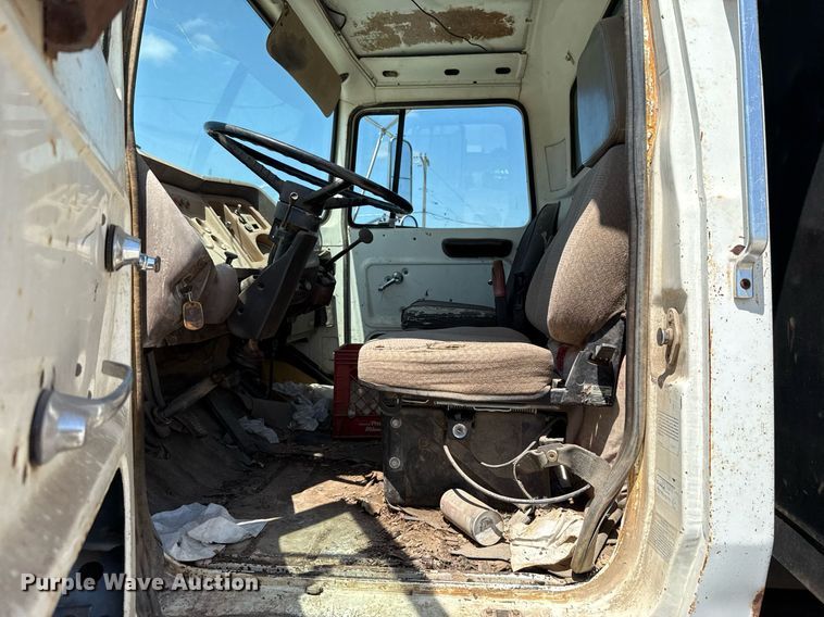 image for item HI9317 1980 Ford 8000 dump truck