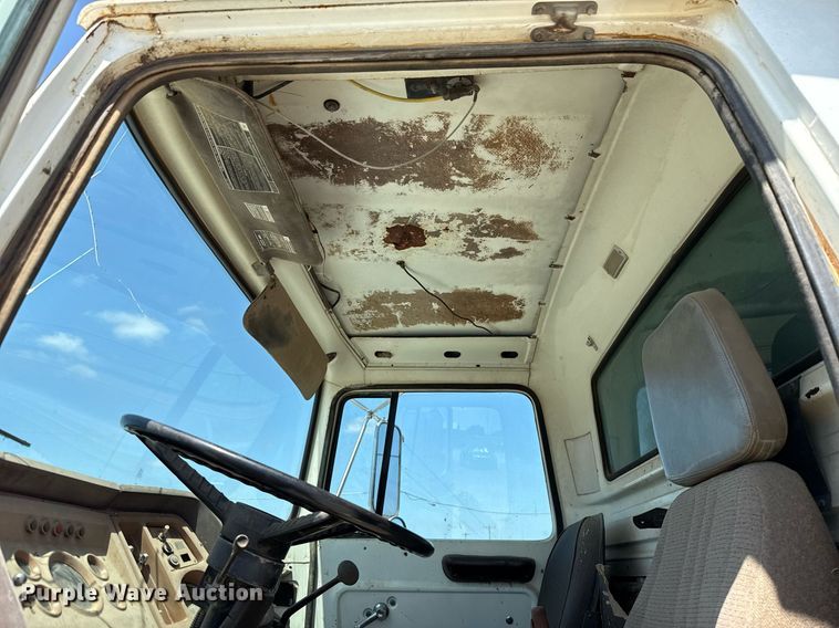 image for item HI9317 1980 Ford 8000 dump truck