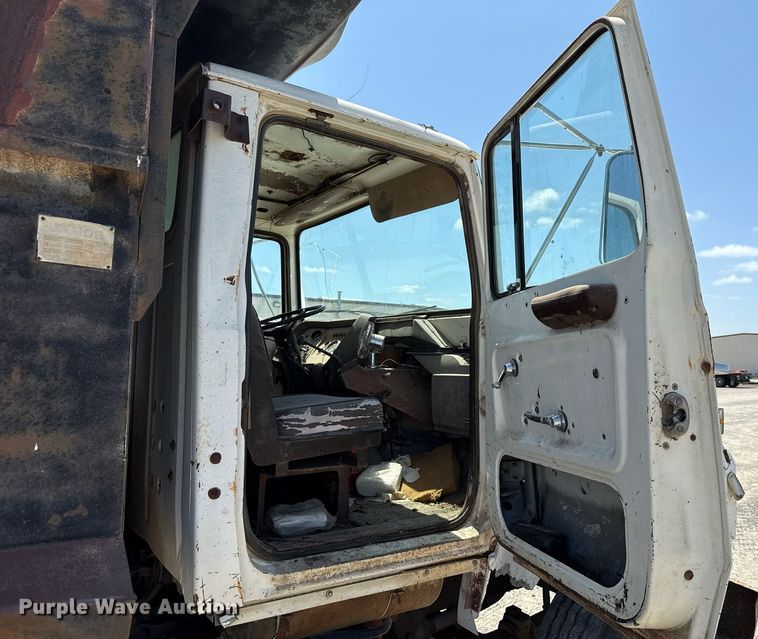 image for item HI9317 1980 Ford 8000 dump truck