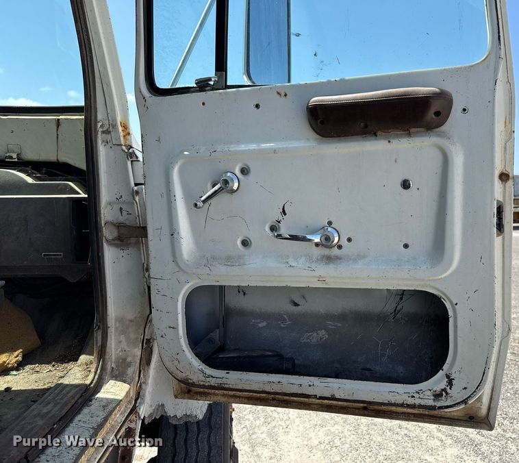 image for item HI9317 1980 Ford 8000 dump truck