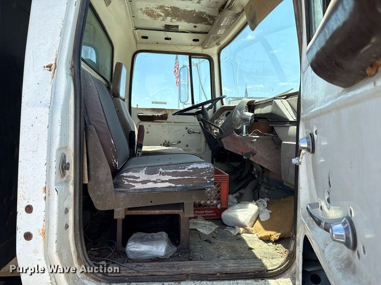 image for item HI9317 1980 Ford 8000 dump truck