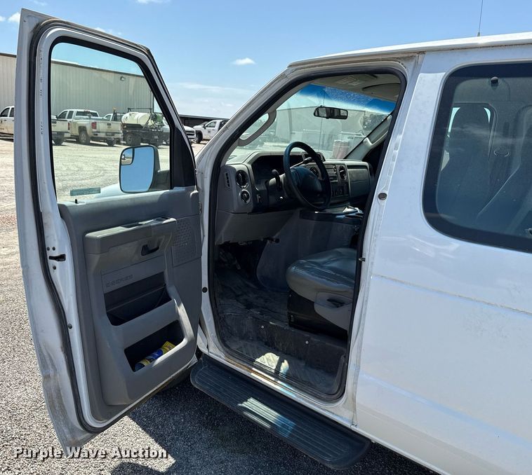 image for item HI9318 2012 Ford E350 van