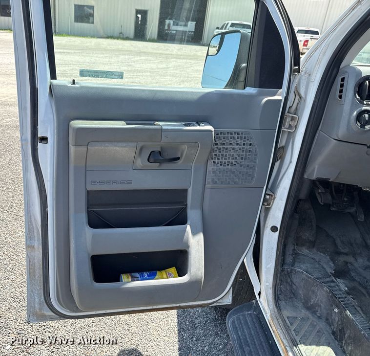 image for item HI9318 2012 Ford E350 van