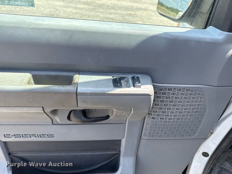 image for item HI9318 2012 Ford E350 van