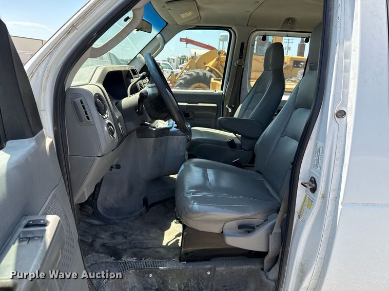 image for item HI9318 2012 Ford E350 van