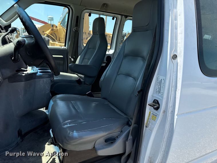 image for item HI9318 2012 Ford E350 van