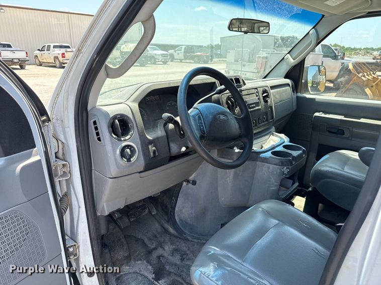 image for item HI9318 2012 Ford E350 van