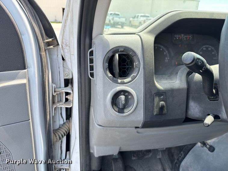 image for item HI9318 2012 Ford E350 van