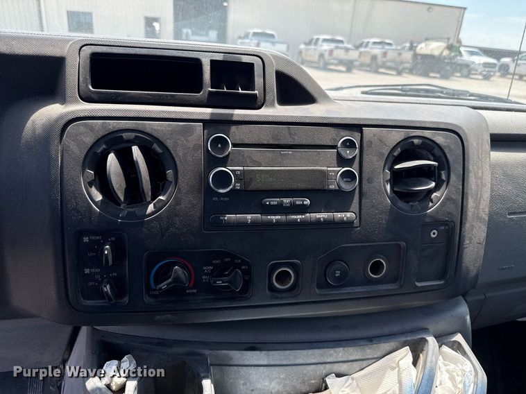 image for item HI9318 2012 Ford E350 van