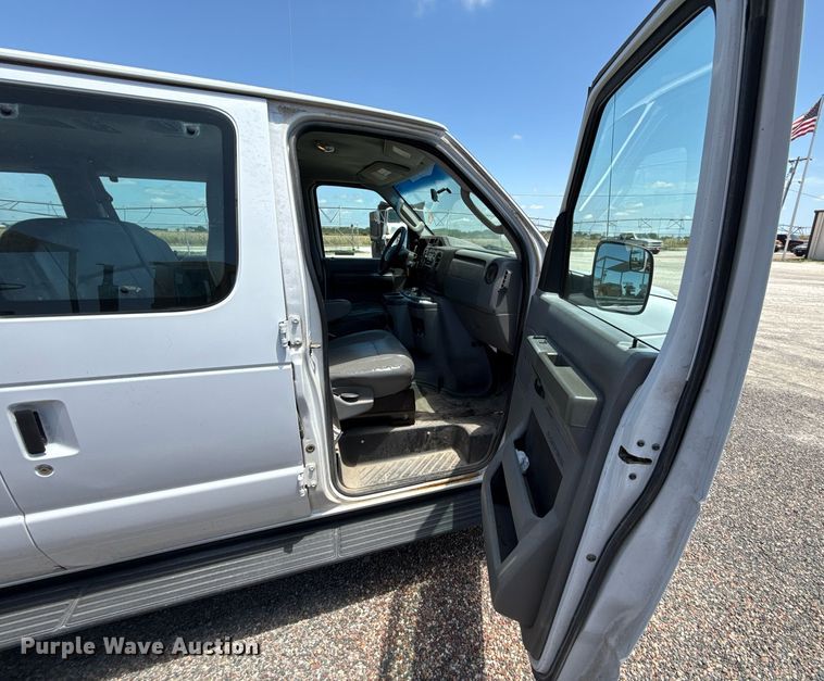 image for item HI9318 2012 Ford E350 van