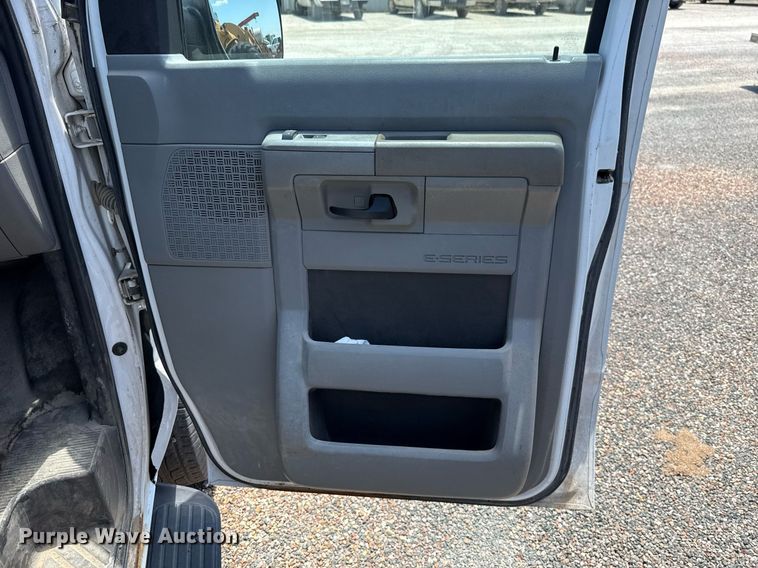 image for item HI9318 2012 Ford E350 van