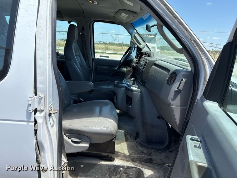 image for item HI9318 2012 Ford E350 van