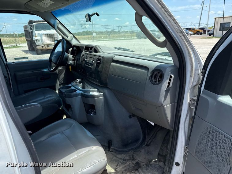 image for item HI9318 2012 Ford E350 van