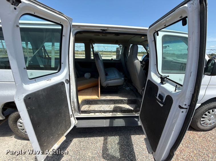 image for item HI9318 2012 Ford E350 van