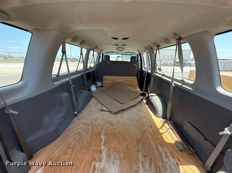 image for item HI9318 2012 Ford E350 van