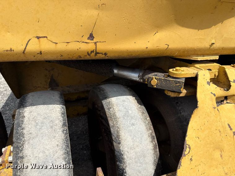 image for item HI9319 Hyster pneumatic roller