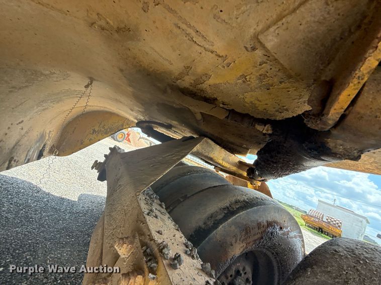 image for item HI9319 Hyster pneumatic roller