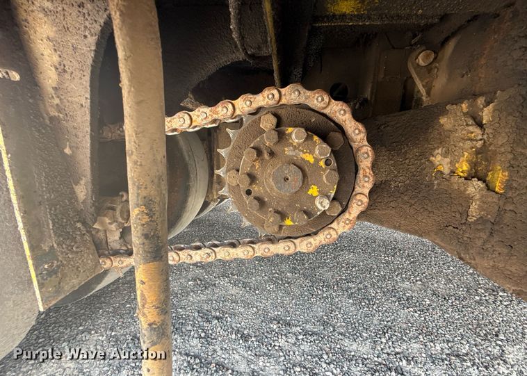 image for item HI9319 Hyster pneumatic roller