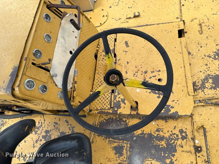 image for item HI9319 Hyster pneumatic roller