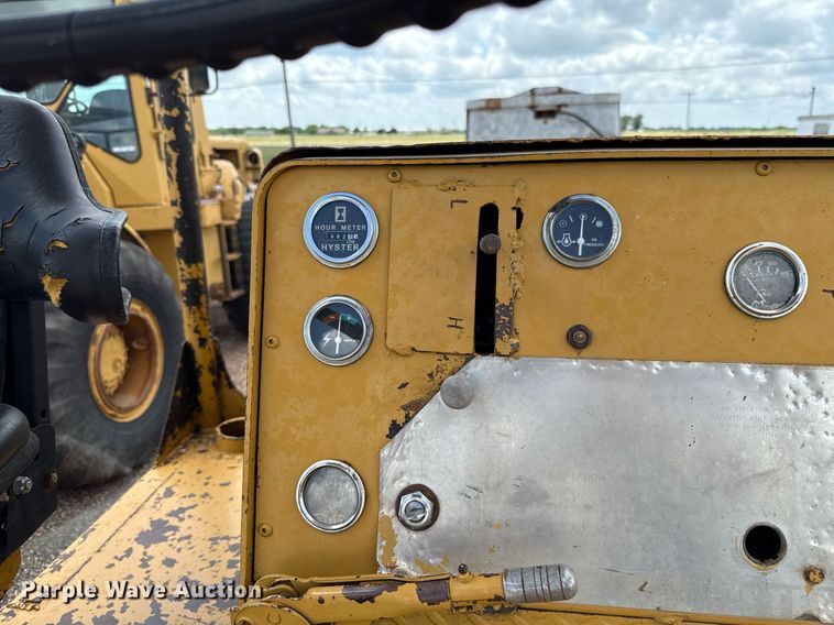 image for item HI9319 Hyster pneumatic roller