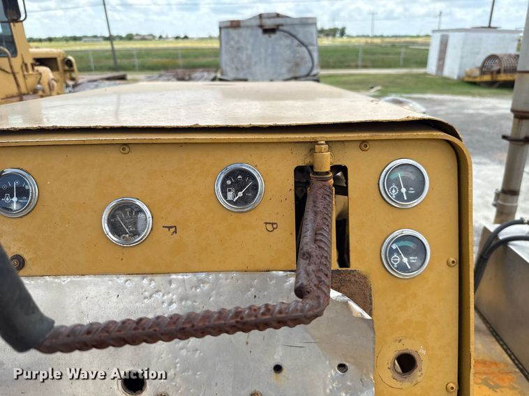 image for item HI9319 Hyster pneumatic roller