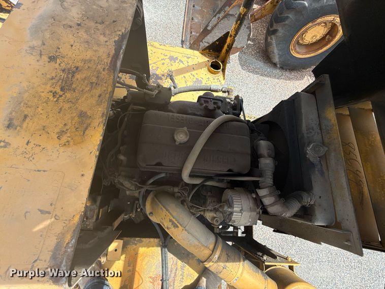 image for item HI9319 Hyster pneumatic roller