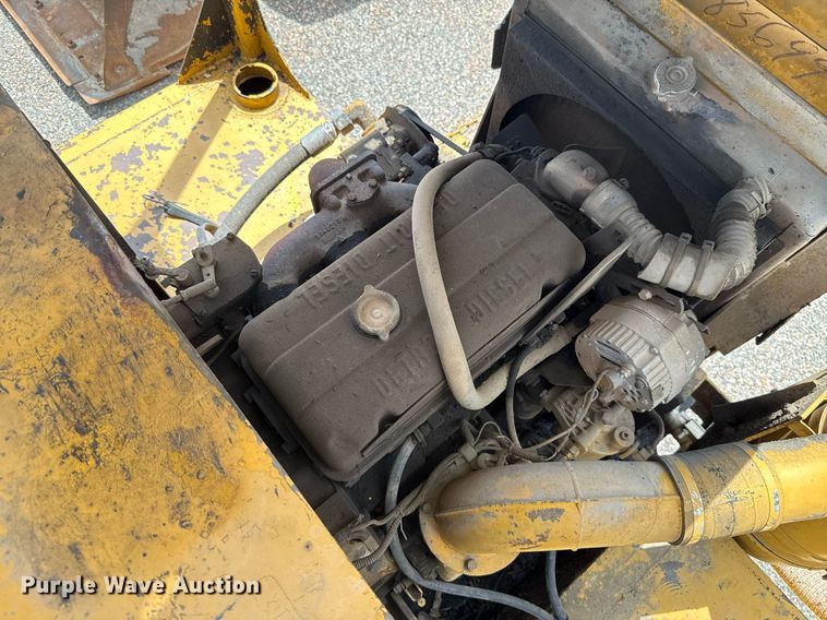 image for item HI9319 Hyster pneumatic roller