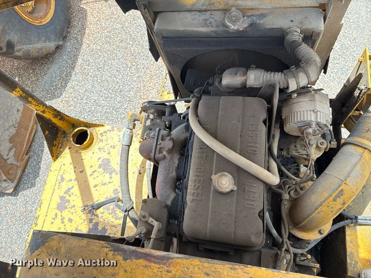 image for item HI9319 Hyster pneumatic roller