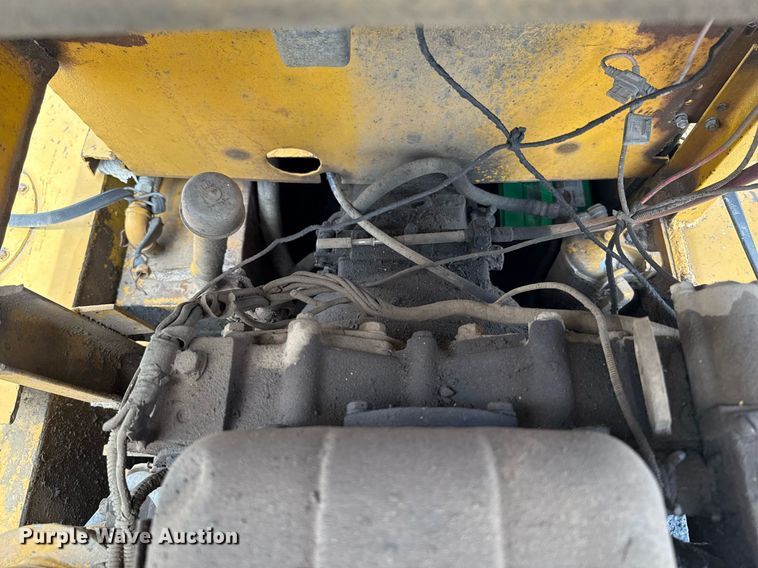 image for item HI9319 Hyster pneumatic roller