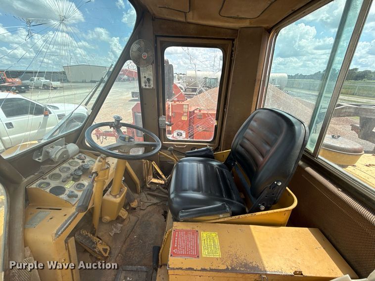 image for item HI9320 1980 Caterpillar 950 wheel loader