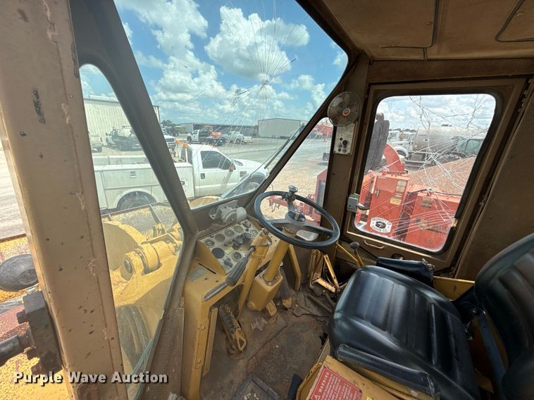 image for item HI9320 1980 Caterpillar 950 wheel loader