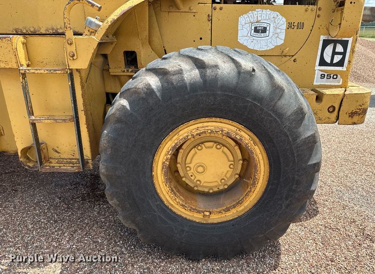 image for item HI9320 1980 Caterpillar 950 wheel loader