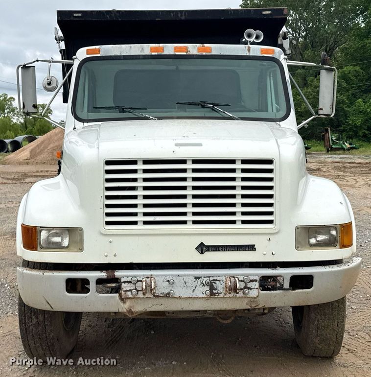 image for item LG9154 2001 International 4900 dump truck